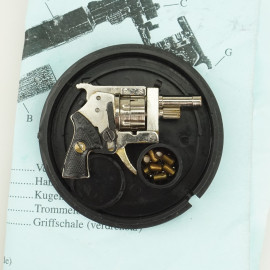 XYTHOS MINIATURE SET KEY-RING CHAIN IN ORIGINAL CASE